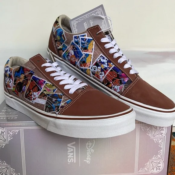 Vans Men’s Old Skool
Disney 100 Scrapbook Multi
VN0005UFBMB
Sneakers - Picture 4 of 16